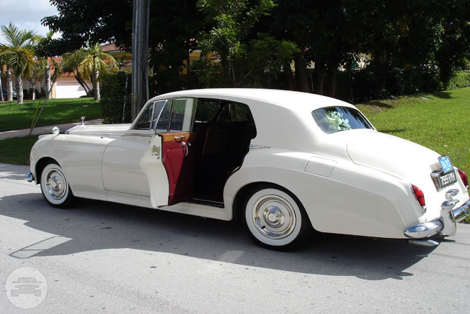 1962 WHITE SILVER CLOUD
Sedan /
Hialeah, FL

 / Hourly $0.00
