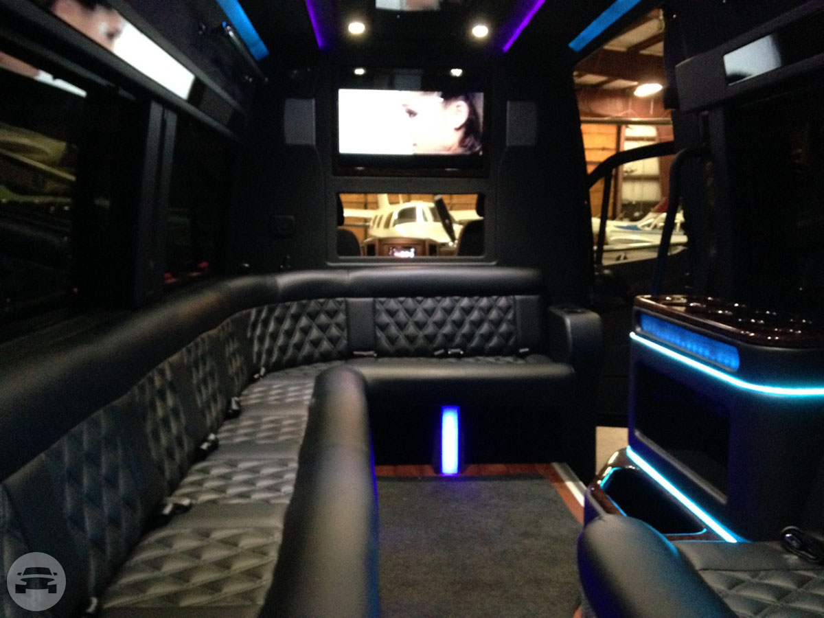 12 passenger Mercedes Sprinter
Party Limo Bus /
Crown Point, IN 46307

 / Hourly $0.00
