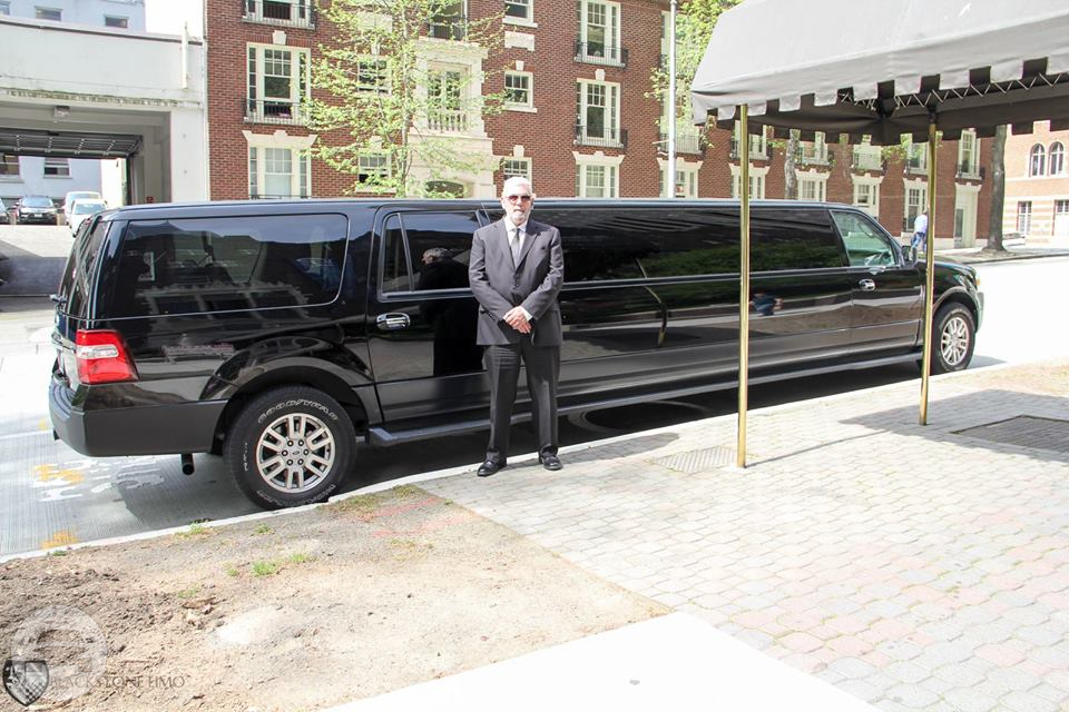 Ford Expedition Stretch
Limo /
Seattle, WA

 / Hourly $0.00
