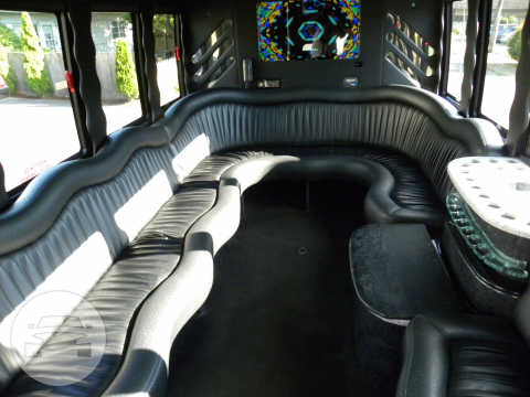 White Mini Limousine Coach
Party Limo Bus /
Mountlake Terrace, WA

 / Hourly $0.00
