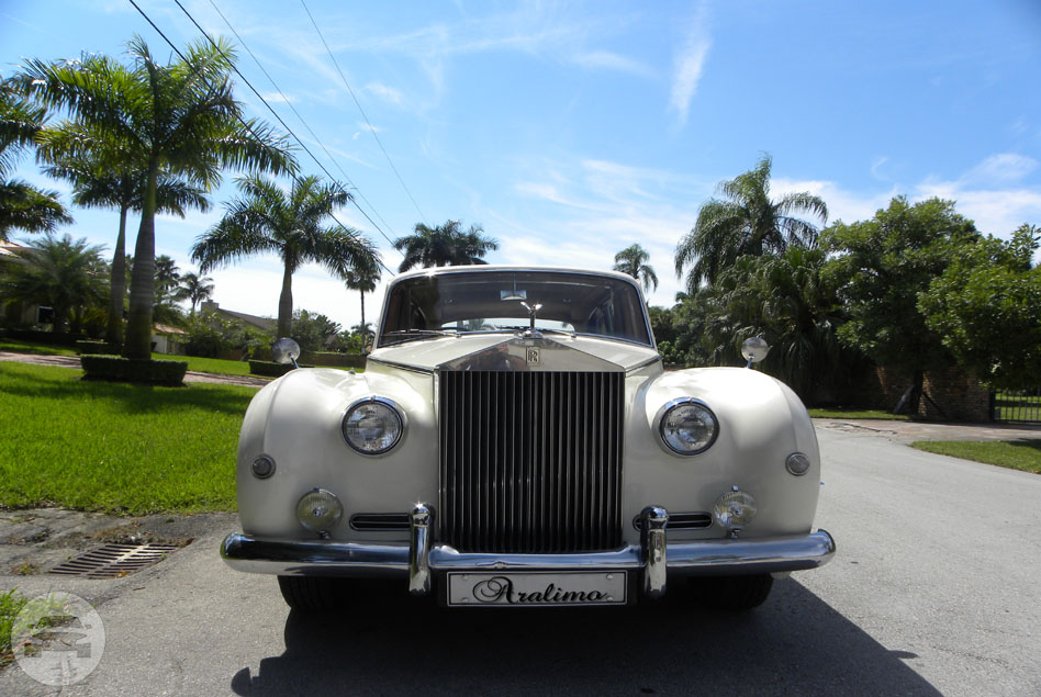 1962 WHITE SILVER CLOUD
Sedan /
Hialeah, FL

 / Hourly $0.00
