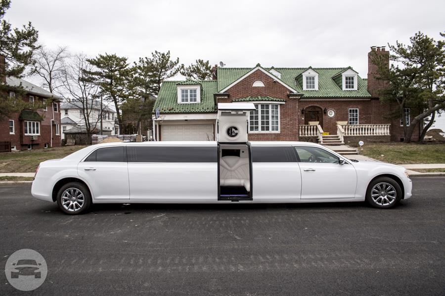 2014 Chrysler 300 Stretched Limo LQ
Limo /
New York, NY

 / Hourly $100.00
 / Hourly $120.00
