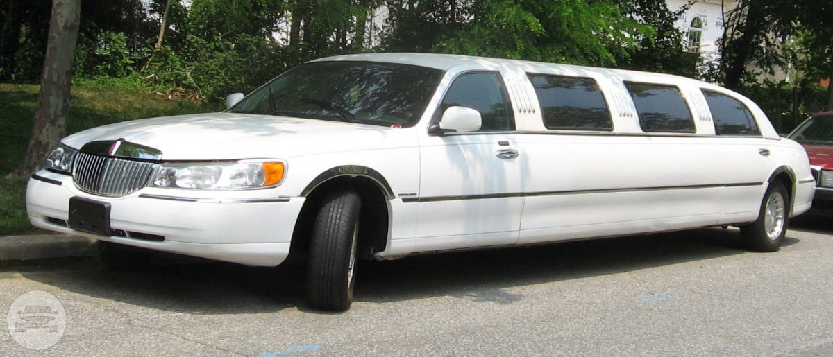 White Lincoln Town Car Limousines
Limo /
Cincinnati, OH

 / Hourly $0.00
