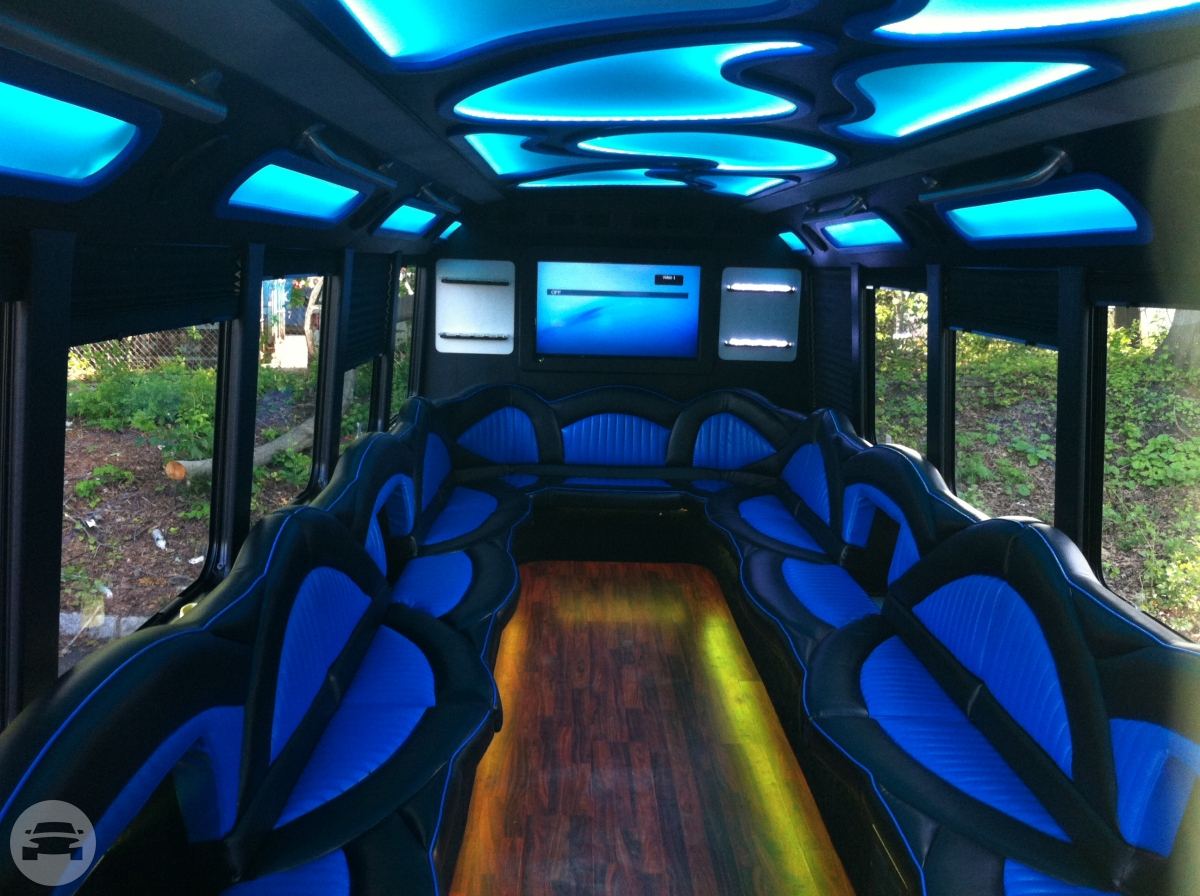 22 Passenger FORD PARTY BUS LIMO
Party Limo Bus /
Seattle, WA

 / Hourly $0.00
