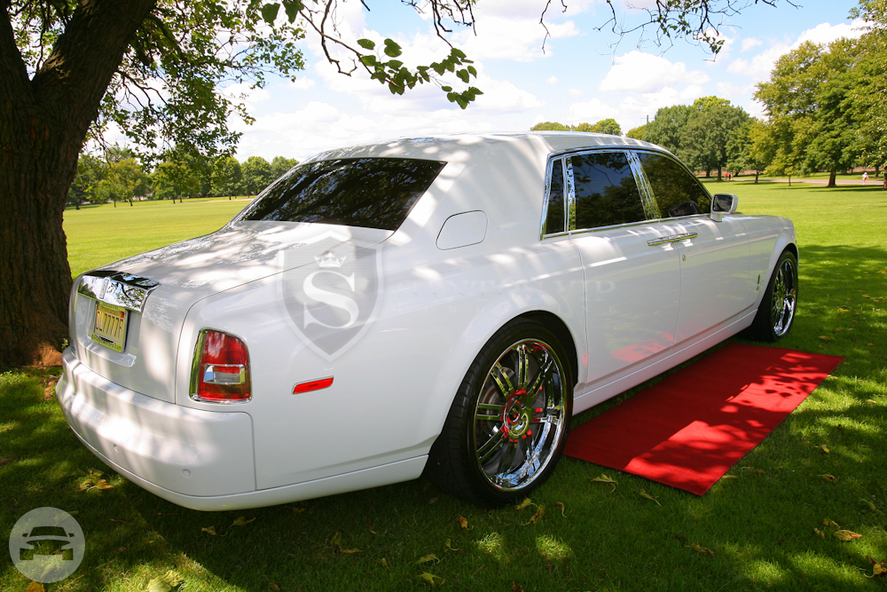 Rolls Royce Phantom
Sedan /
Newark, NJ

 / Hourly $0.00
 / Hourly (Other services) $275.00

