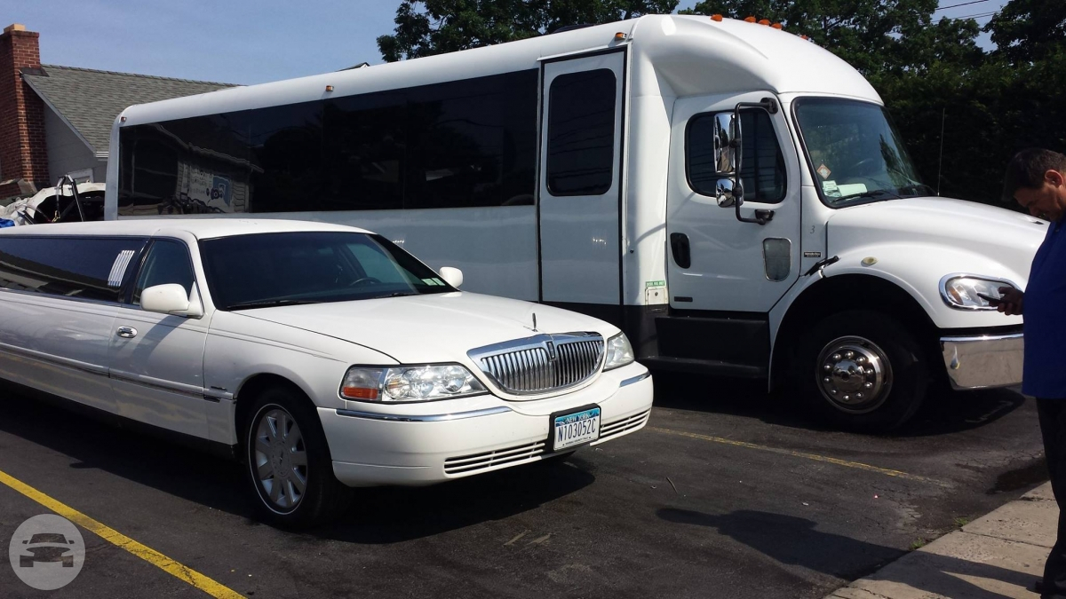 Lincoln Stretched Limousine
Limo /
Franklin Square, NY

 / Hourly $0.00
