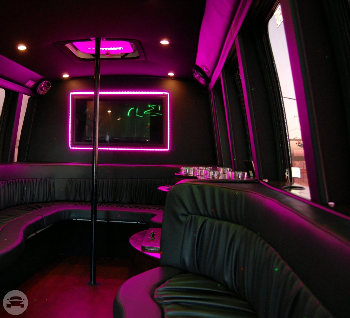 White 14-16 Passenger Party Bus
Party Limo Bus /
Metairie, LA

 / Hourly $0.00
