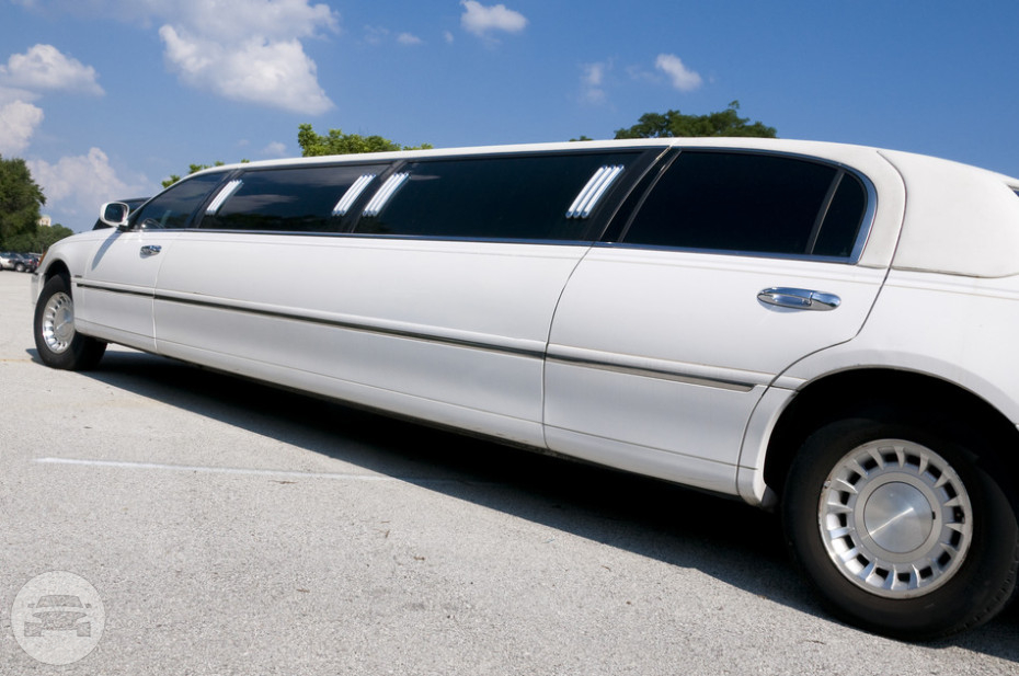 Lincoln Stretch 8-Passenger Limo (White)
Limo /
Napa, CA

 / Hourly $0.00
