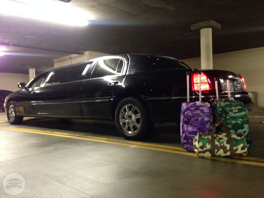 8 PASSENGER LINCOLN LIMOUSINE
Limo /
Los Angeles, CA

 / Hourly $80.00
