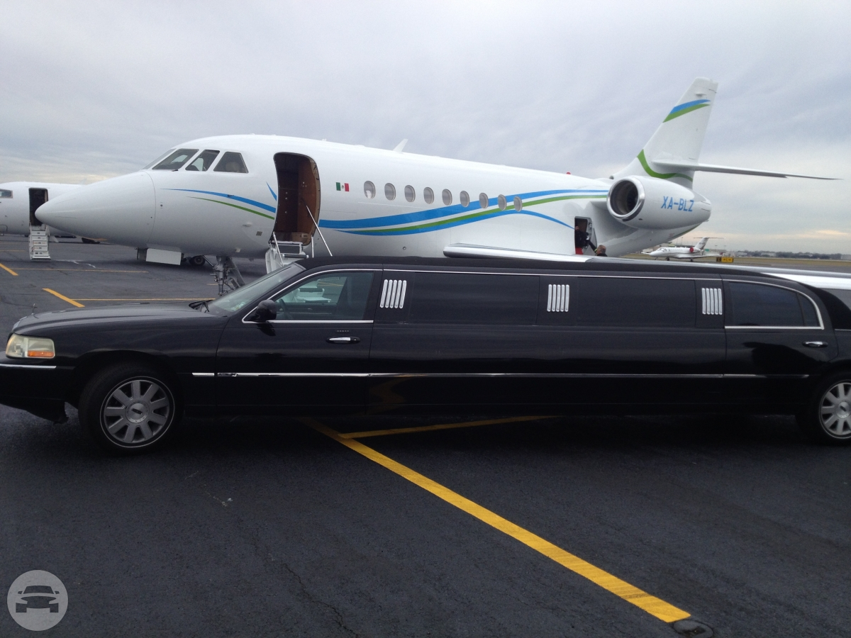 Black Lincoln Stretch Limousine
Limo /
New Orleans, LA

 / Hourly $0.00
