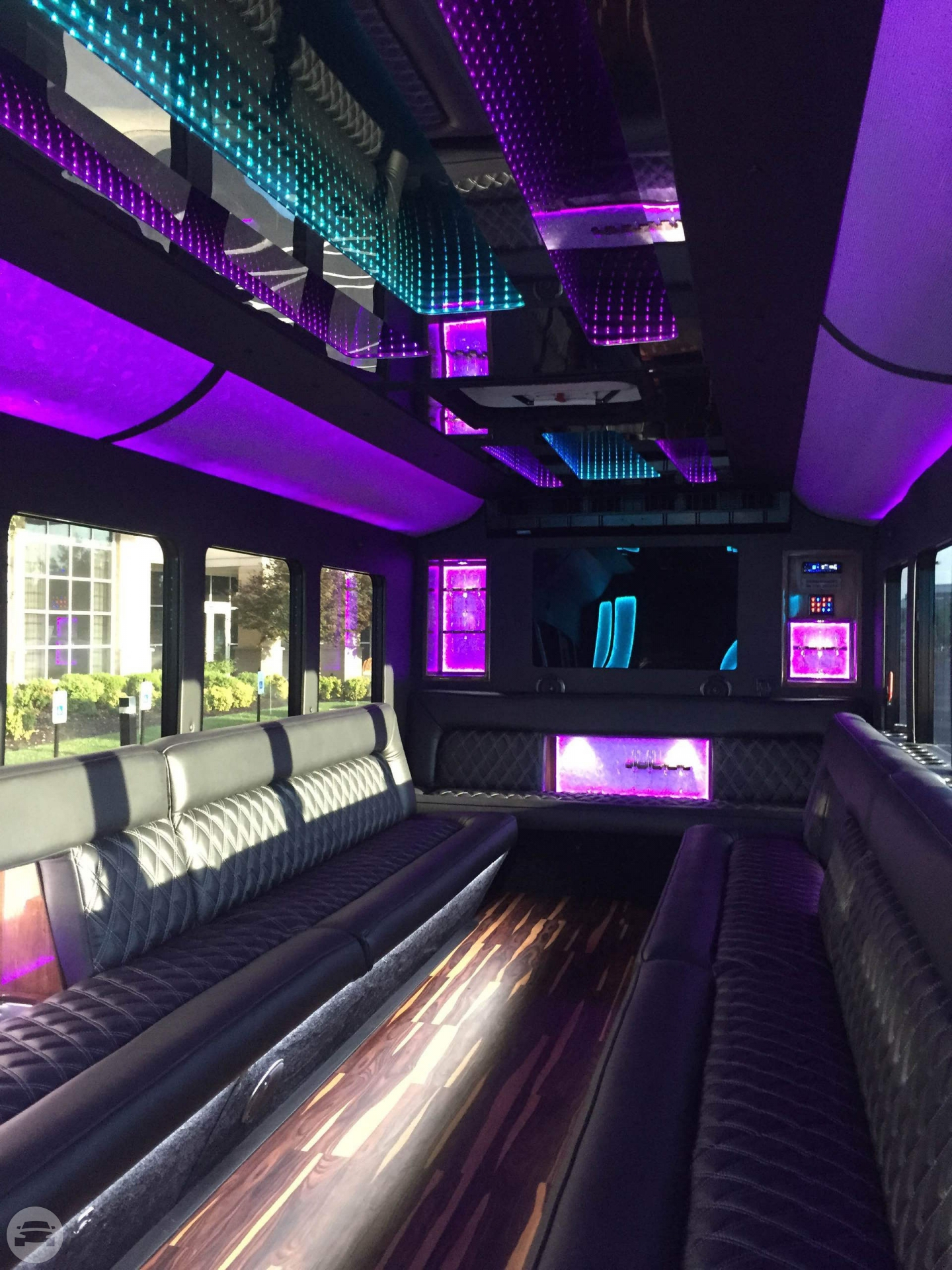 25 Passenger Party Limo Bus
Party Limo Bus /
Rogers, AR

 / Hourly $0.00
