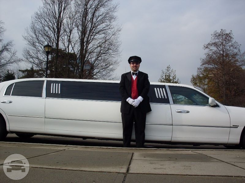 White Lincoln Stretch Limousine
Limo /
Covington, KY

 / Hourly $0.00
