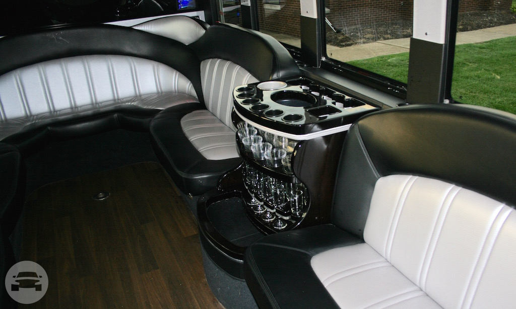 Party Bus (Gatsby Corporate)
Party Limo Bus /
Cleveland, OH

 / Hourly $0.00
