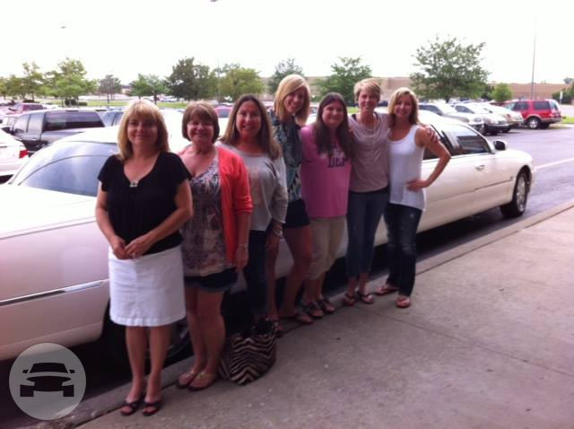 Lincoln White Limousines -10 Passengers
Limo /
Elizabethtown, KY

 / Hourly $0.00
