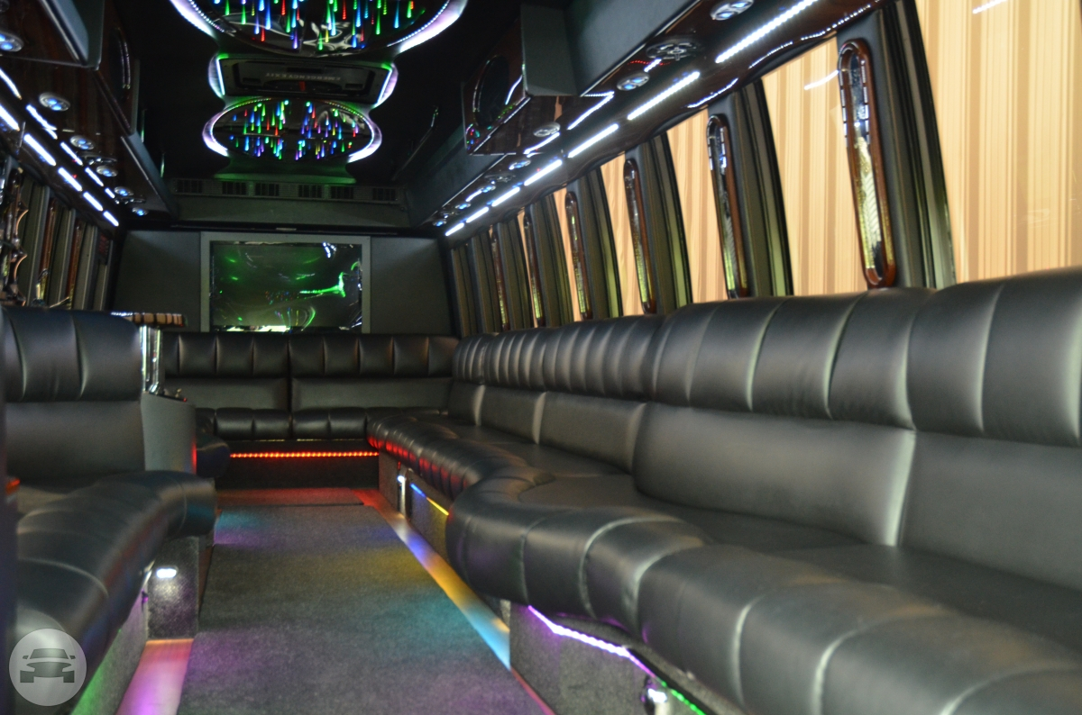XT17 Black Limo Bus
Party Limo Bus /
Louisville, KY

 / Hourly $0.00
