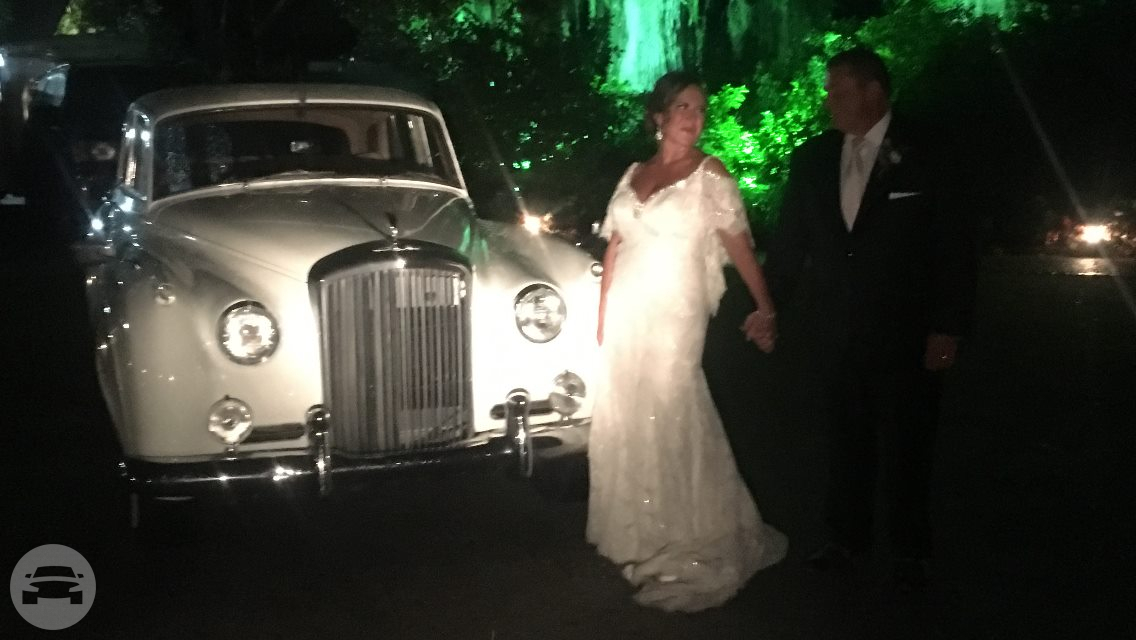 Vintage Luxury
Sedan /
Charleston, SC

 / Hourly $0.00
