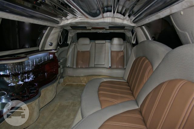2012 Chrysler 300 Limousine
Limo /
Cleveland, OH

 / Hourly $0.00
