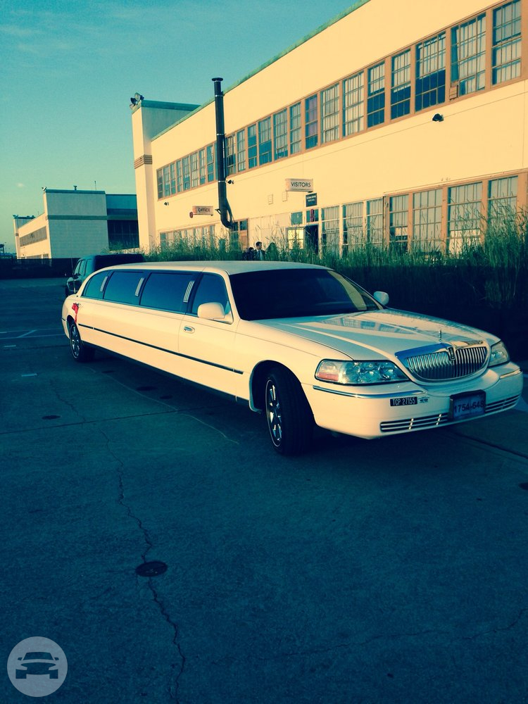 White Lincoln Stretch Limousine
Limo /
San Francisco, CA

 / Hourly $0.00

