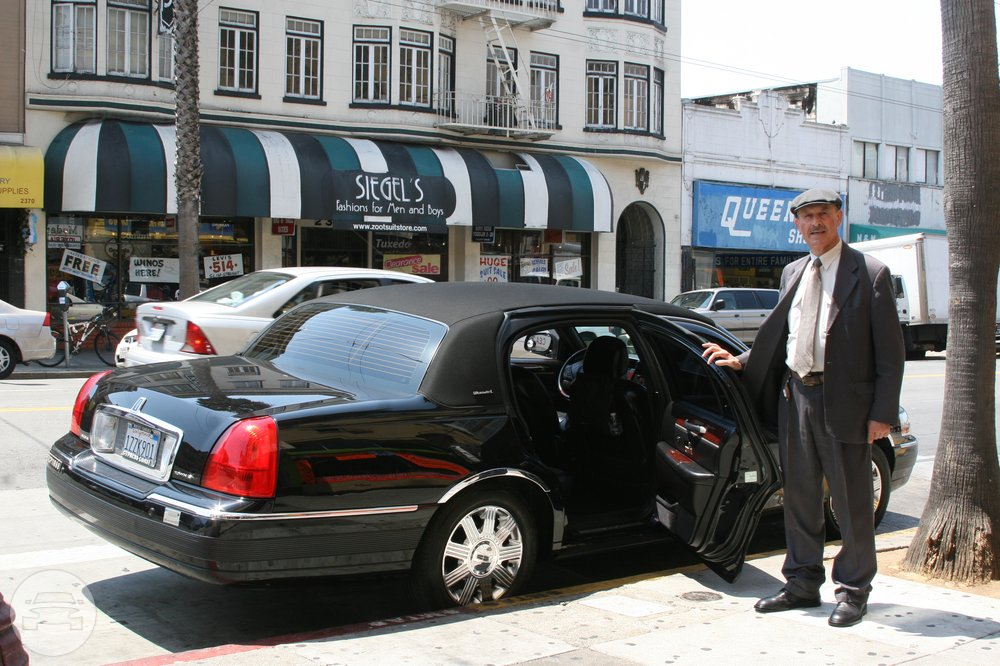 Lincoln Town Car
Sedan /
San Francisco, CA

 / Hourly $0.00
