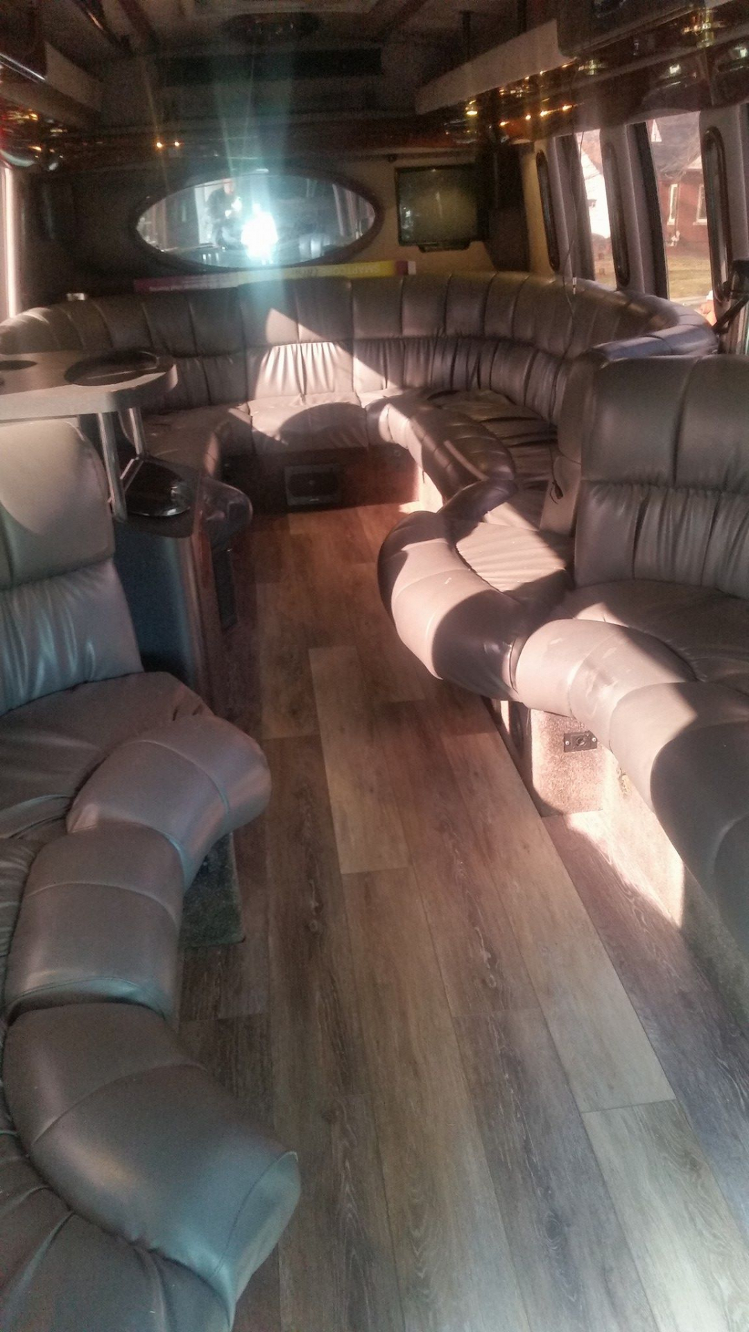 18 Passenger Limousine Party Bus.
Party Limo Bus /
Sylvania, OH

 / Hourly $0.00
