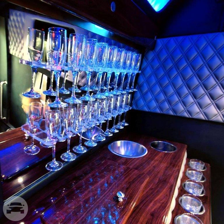 2014 32 pass party bus
Party Limo Bus /
Atlantic City, NJ

 / Hourly $0.00

