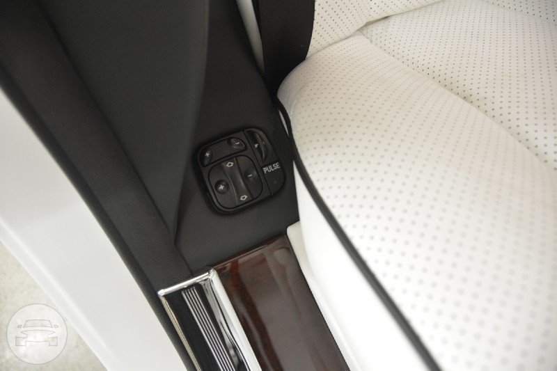 Maybach 62 Extended Wheelbase Limited Edition
Limo /
New York, NY

 / Hourly $0.00
