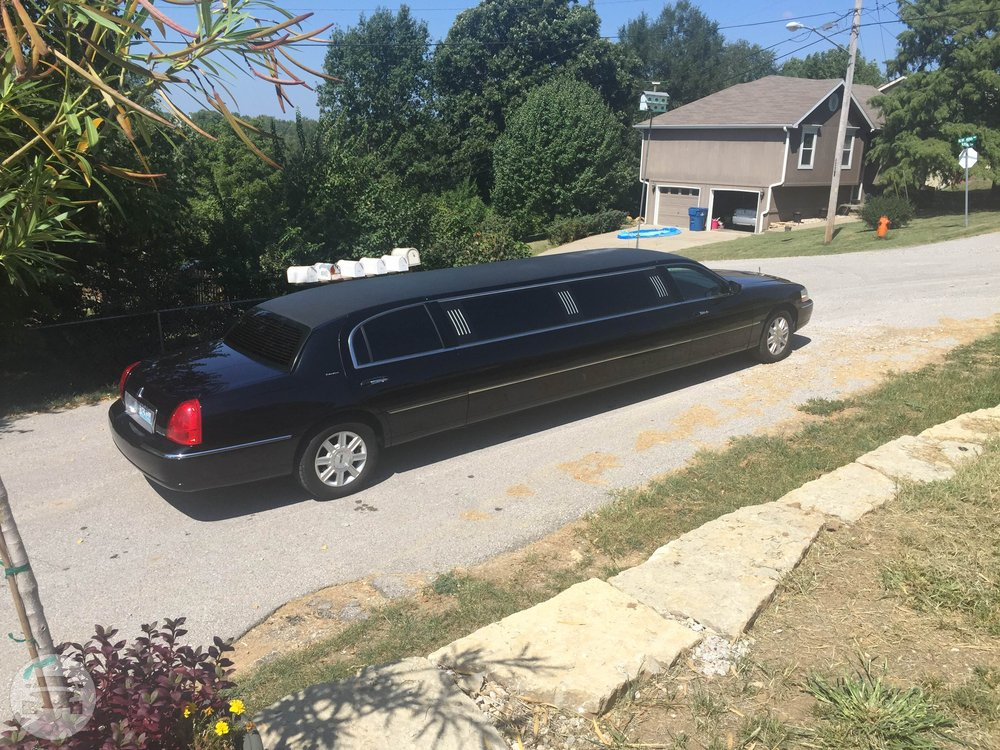 Town Car Stretched Limousine
Limo /
Paola, KS 66071

 / Hourly $0.00
