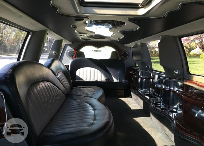 Lincoln Town Stretch Limo – Tuxedo
Limo /
Chicago, IL

 / Hourly $0.00
