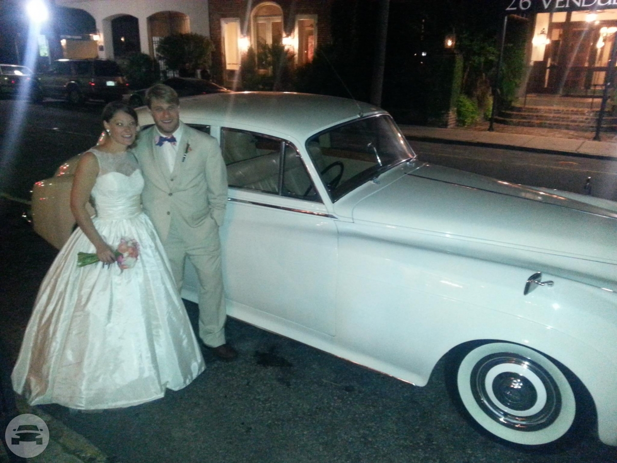 Vintage Luxury
Sedan /
Charleston, SC

 / Hourly $0.00
