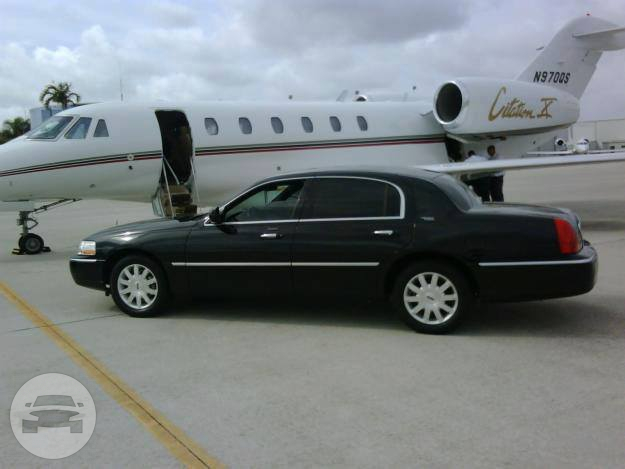 Lincoln Town Car Sedan
Sedan /
Los Angeles, CA

 / Hourly $0.00
