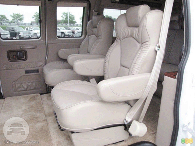 Chevrolet Express Passenger Van
Van /
Atascocita, TX

 / Hourly $0.00
