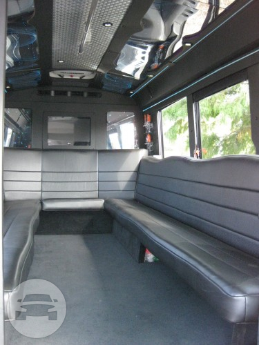 White Limo Bus #510
Party Limo Bus /
Cincinnati, OH

 / Hourly $170.00
