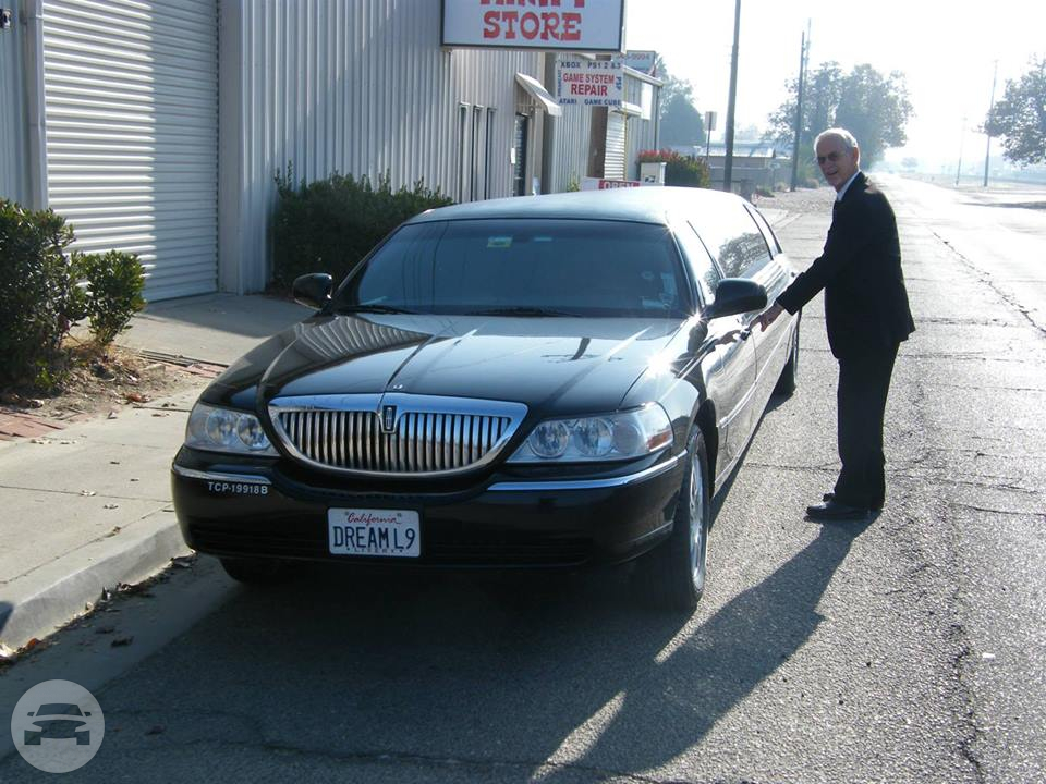 8-9 PASENGER BLACK LINCOLN TOWN CAR LIMOUSINES
Limo /
Merced, CA

 / Hourly $0.00
