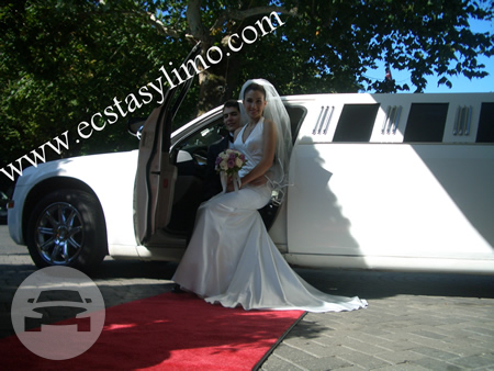 Chrysler Limo - Bentley Edition
Limo /
New York, NY

 / Hourly $0.00
