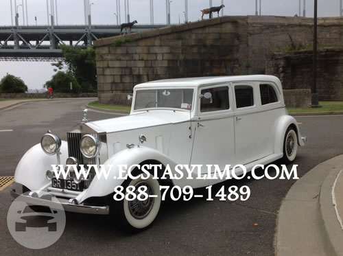 1933 Antique Phantom
Sedan /
New York, NY

 / Hourly $0.00

