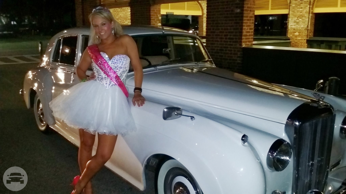 Vintage Luxury
Sedan /
Charleston, SC

 / Hourly $0.00
