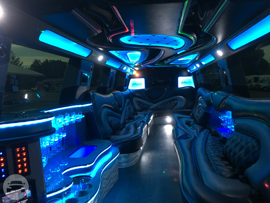 Infiniti QX80 Superstretch Limo
Limo /
Rochester, NY

 / Hourly $0.00
