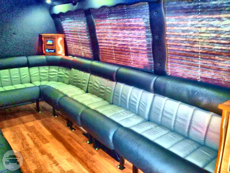 14 Passenger Limo-Party Bus
Party Limo Bus /
Oak Forest, IL

 / Hourly $0.00
