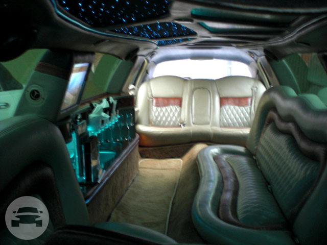 10 Passenger Lincoln Town Car - White
Limo /
San Francisco, CA

 / Hourly $0.00
