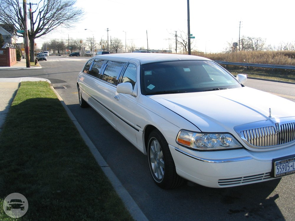 Lincoln Stretch Limousine (White)
Limo /
El Paso, TX

 / Hourly $0.00
