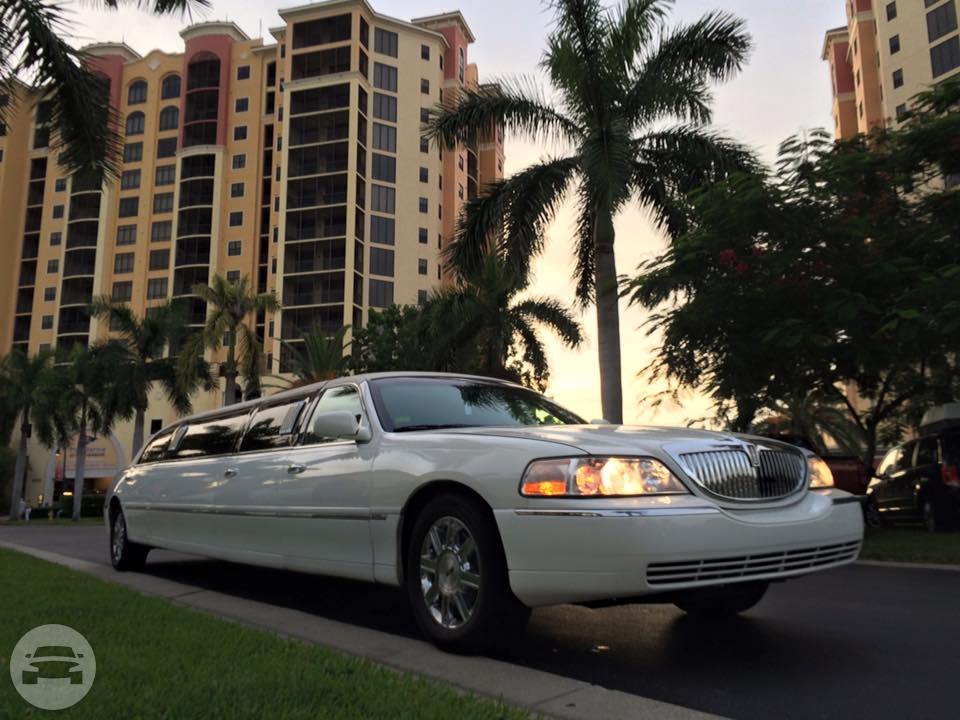 White Lincoln Towncar Stretch Limo
Limo /
Lehigh Acres, FL

 / Hourly $0.00

