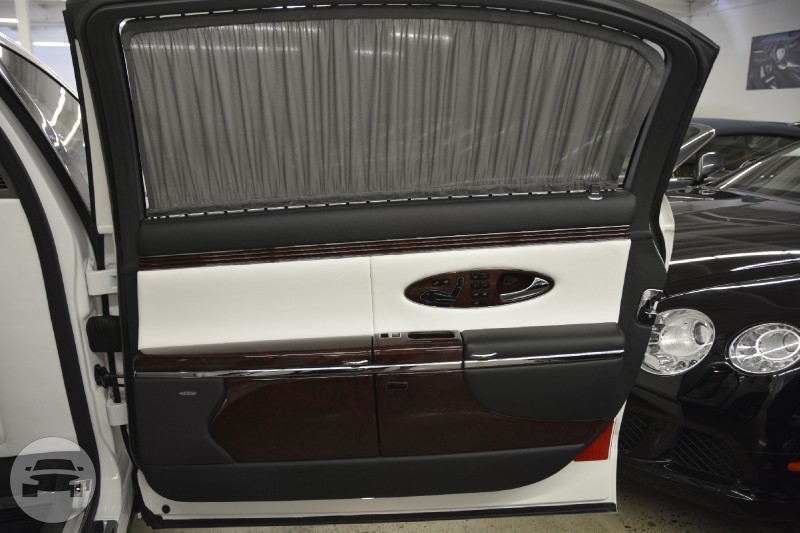 Maybach 62 Extended Wheelbase Limited Edition
Limo /
New York, NY

 / Hourly $0.00
