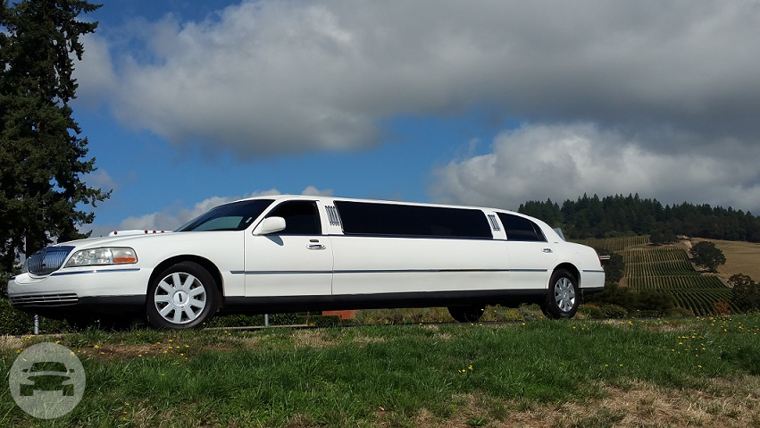 10 Passenger Lincoln Limousine
Limo /
Portland, OR

 / Hourly $0.00
