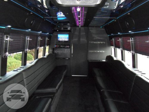 White Limousine Bus
Party Limo Bus /
Cincinnati, OH

 / Hourly $0.00
