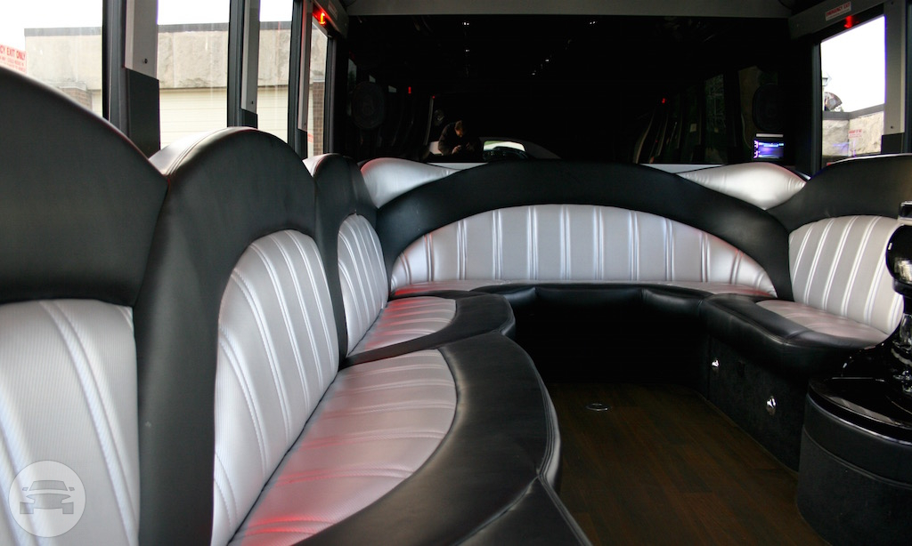 Party Bus (Gatsby Corporate)
Party Limo Bus /
Cleveland, OH

 / Hourly $0.00
