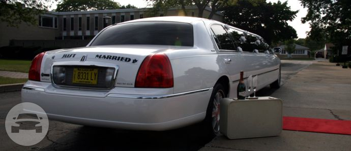 Lincoln Town Car stretch limousines - 6, 8 & 10-passenger
Limo /
Chicago, IL

 / Hourly (Other services) $75.00
