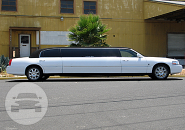 6 Passenger Lincoln Town Car - White Tuxedo
Limo /
San Francisco, CA

 / Hourly $0.00
