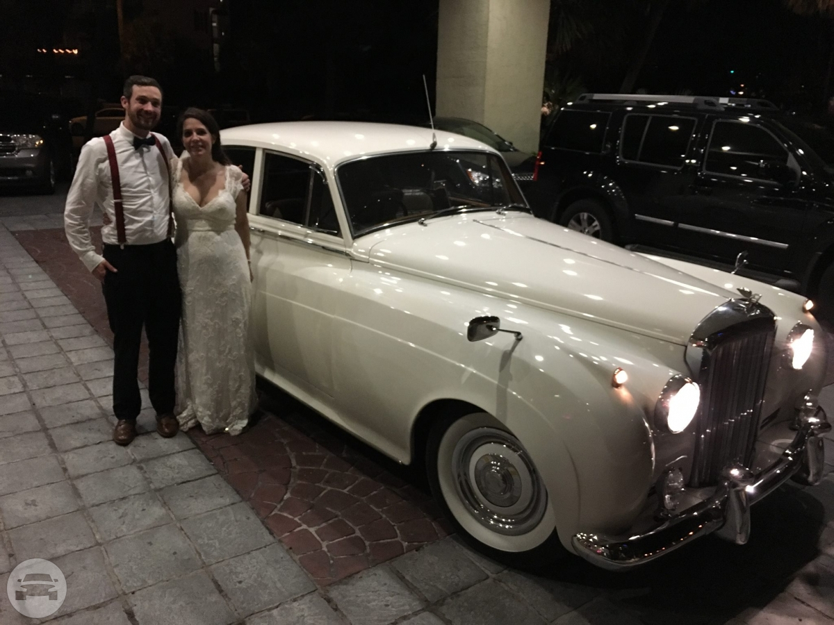 Vintage Luxury
Sedan /
Charleston, SC

 / Hourly $0.00
