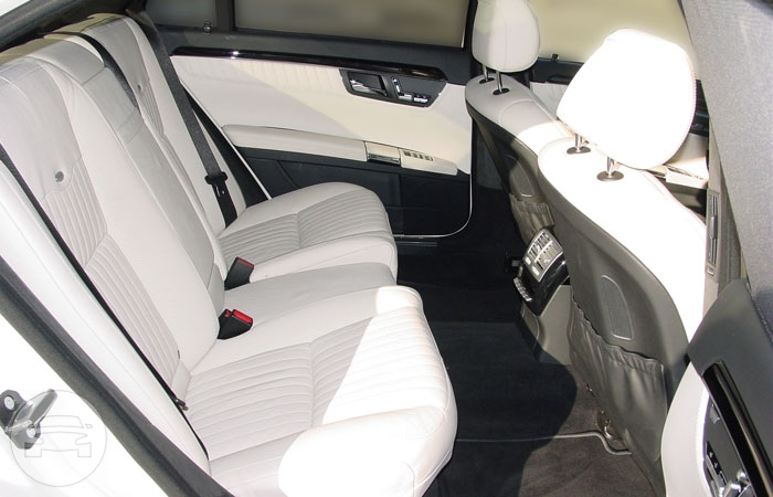 Mercedes Designo in Diamond White
Sedan /
New York, NY

 / Hourly $0.00
