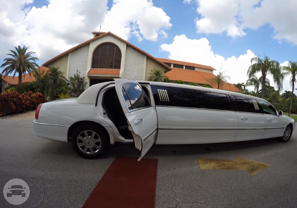 White Lincoln Towncar Stretch Limo
Limo /
Immokalee, FL 34142

 / Hourly $0.00
